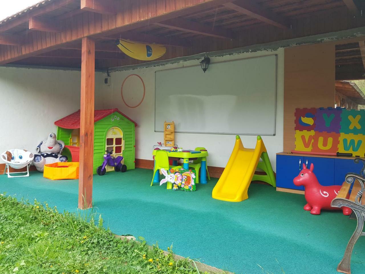 Yoyo Zurli Park Hotel Resita Exterior photo